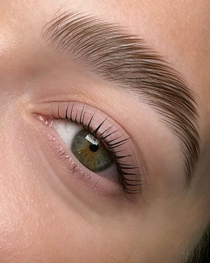Cejas y pestañas en Jacintas