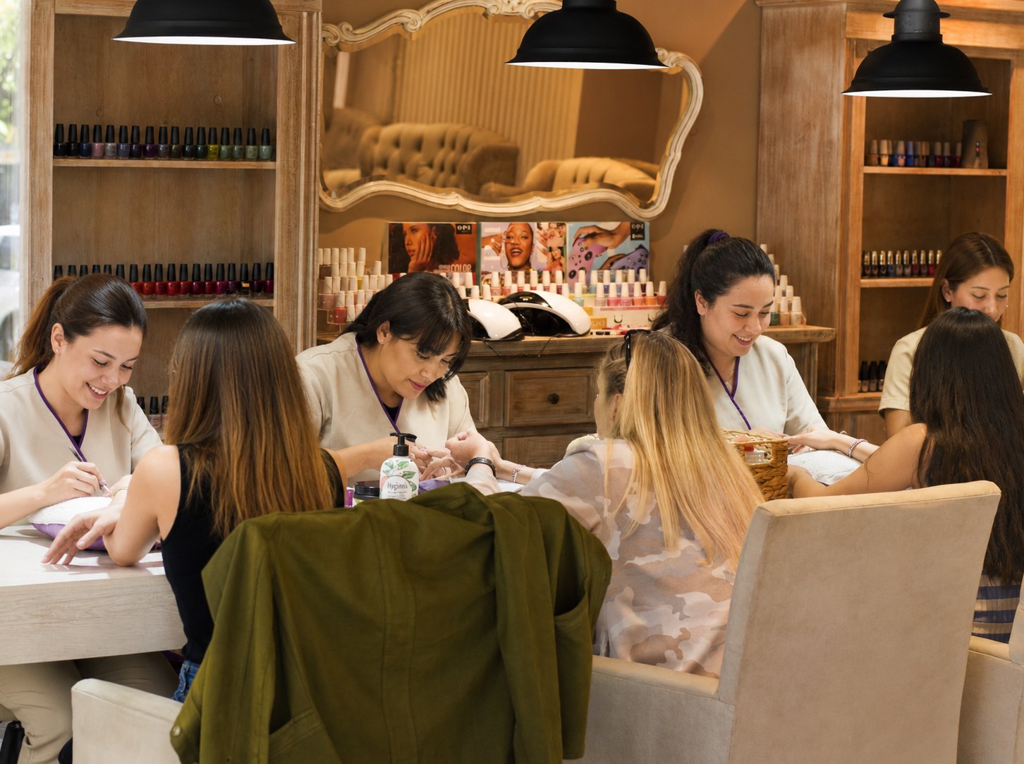 El equipo de Jacintas atendiendo a clientas